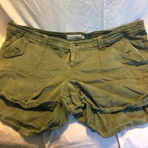 TORRID Women’s Olive Green Bermuda Shorts – Size 26